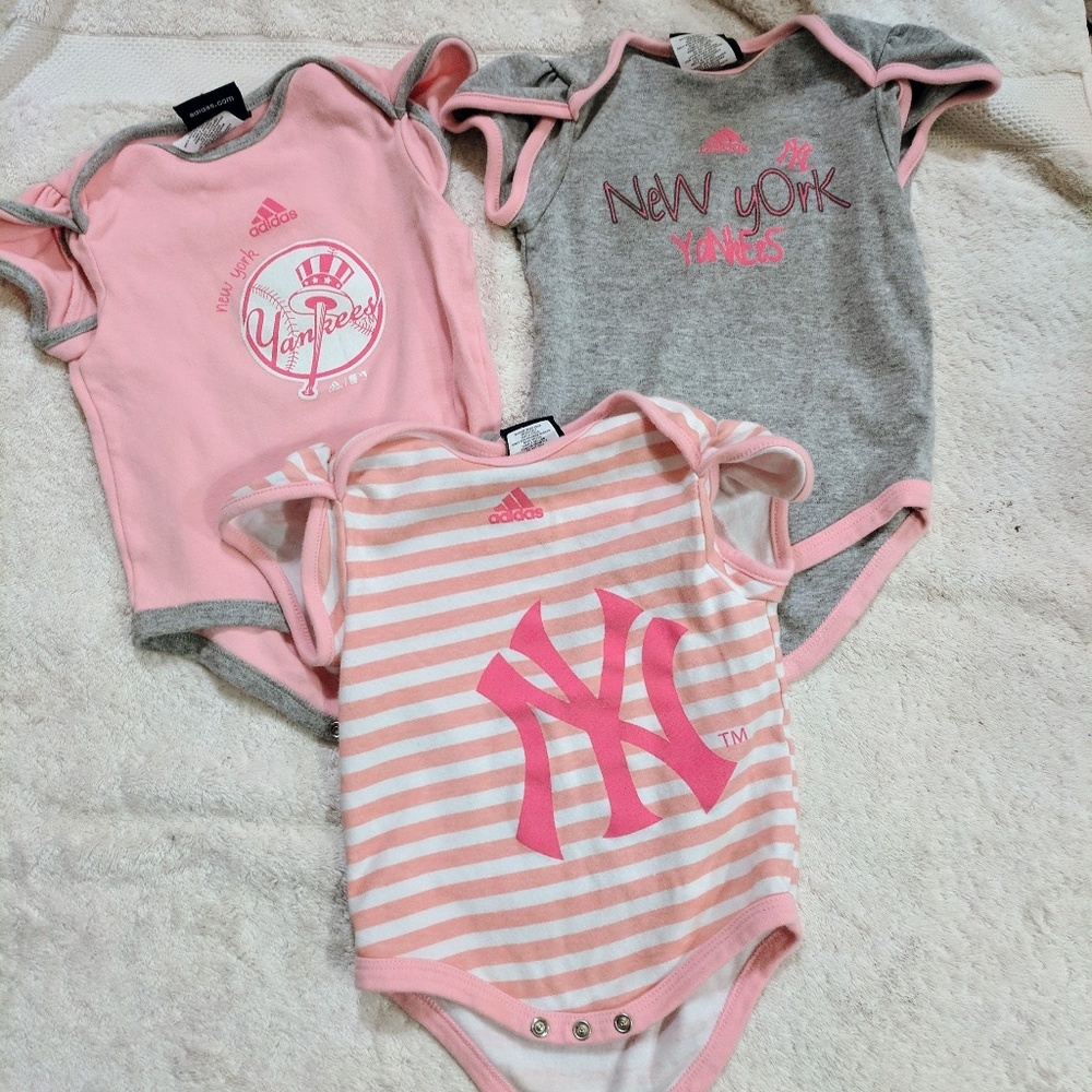 New York Yankies Authentic Adiddas one sies, 12m